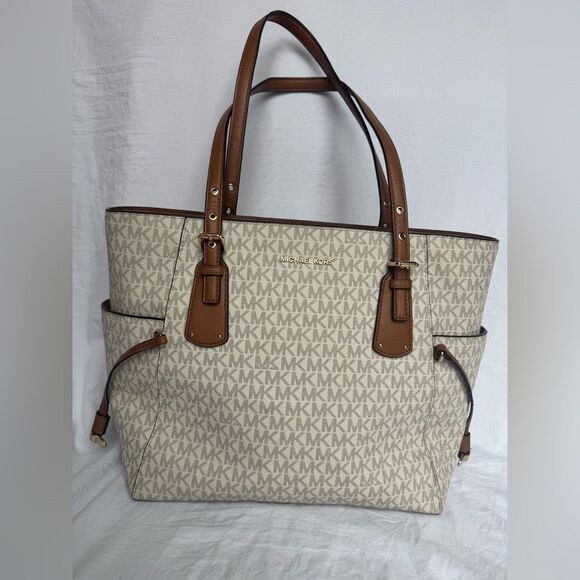 Michael Kors Handbags - Michael Kors Voyager Large Tote Vanilla / Acorn